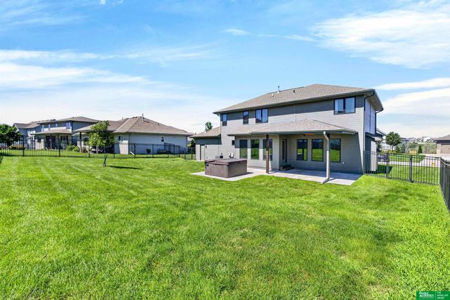 10009 S 106 Street, Papillion, NE 68046