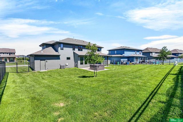 10009 S 106 Street, Papillion, NE 68046