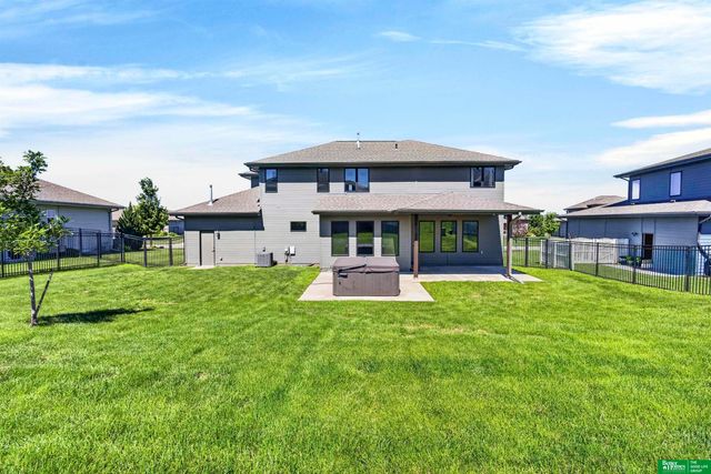 10009 S 106 Street, Papillion, NE 68046