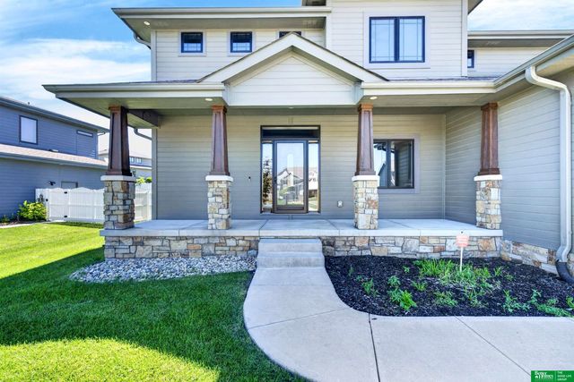 10009 S 106 Street, Papillion, NE 68046