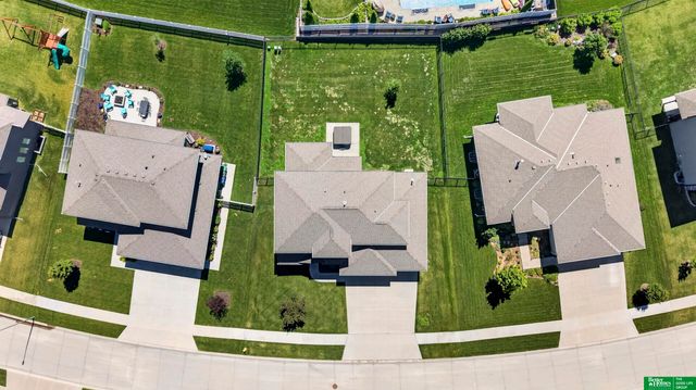 10009 S 106 Street, Papillion, NE 68046