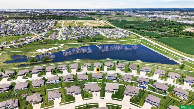 10009 S 106 Street, Papillion, NE 68046