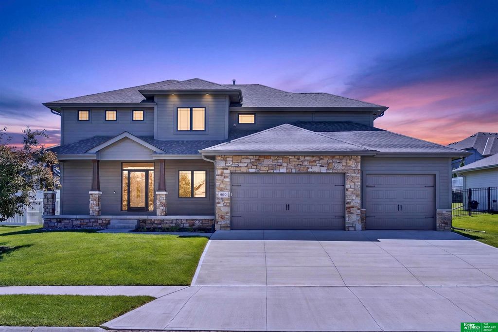 10009 S 106 Street, Papillion, NE 68046