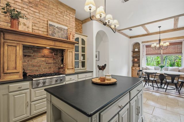 1833 Southpark Drive, Arlington, TX 76013