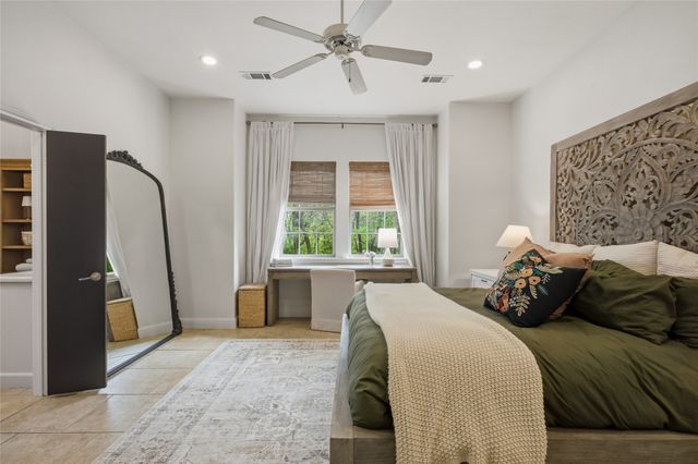 1833 Southpark Drive, Arlington, TX 76013