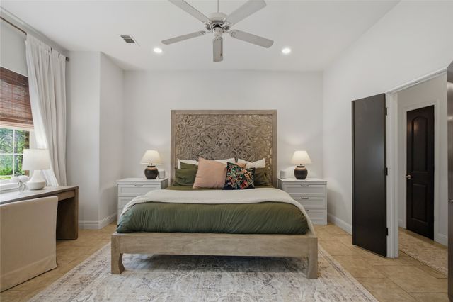 1833 Southpark Drive, Arlington, TX 76013