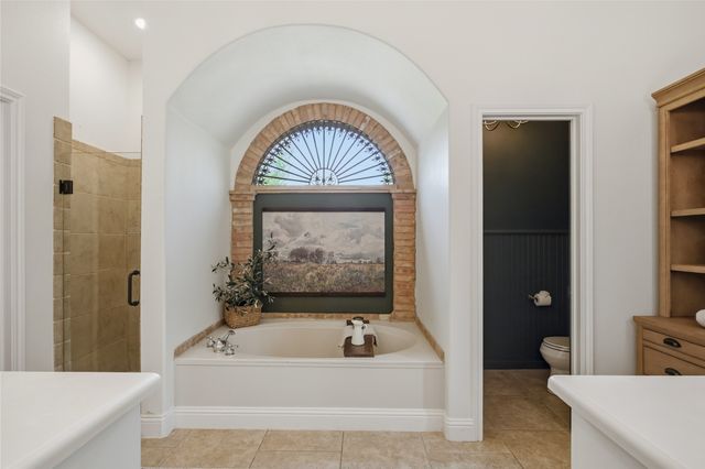 1833 Southpark Drive, Arlington, TX 76013