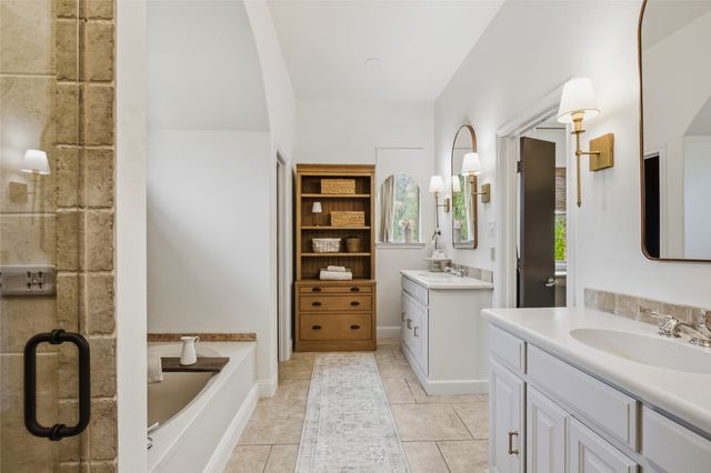 1833 Southpark Drive, Arlington, TX 76013