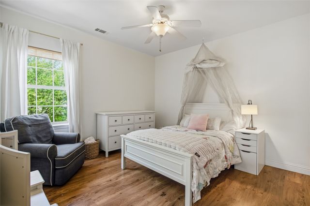 1833 Southpark Drive, Arlington, TX 76013