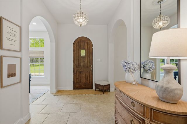 1833 Southpark Drive, Arlington, TX 76013