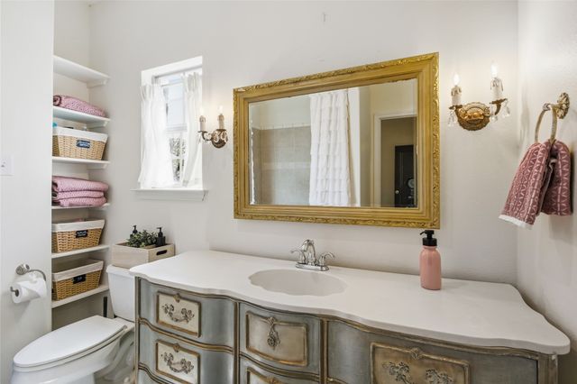 1833 Southpark Drive, Arlington, TX 76013