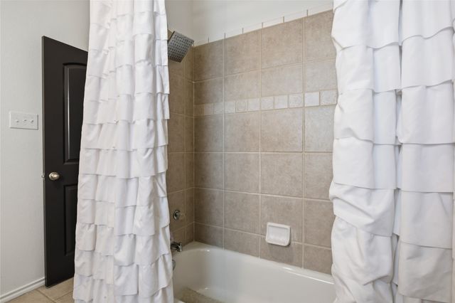 1833 Southpark Drive, Arlington, TX 76013