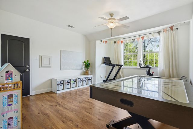 1833 Southpark Drive, Arlington, TX 76013