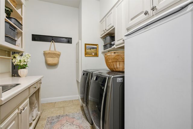 1833 Southpark Drive, Arlington, TX 76013