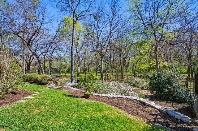 1833 Southpark Drive, Arlington, TX 76013