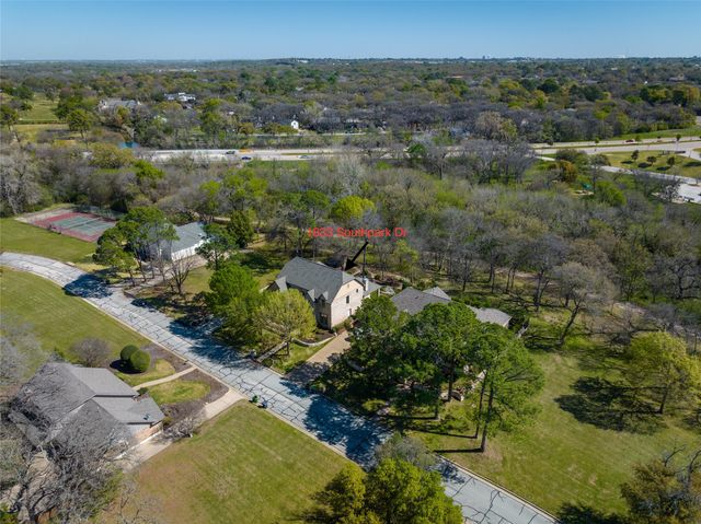 1833 Southpark Drive, Arlington, TX 76013