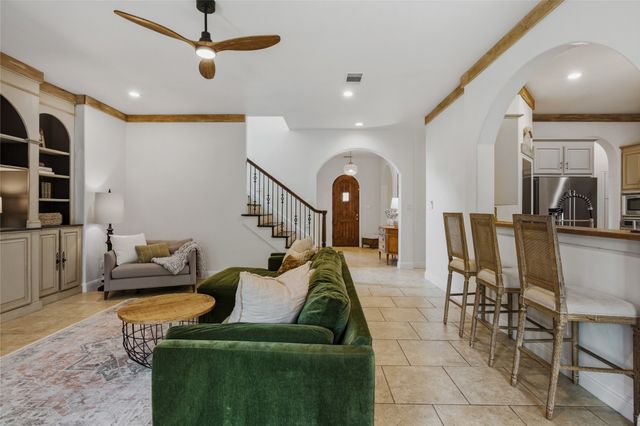 1833 Southpark Drive, Arlington, TX 76013