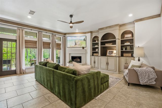 1833 Southpark Drive, Arlington, TX 76013