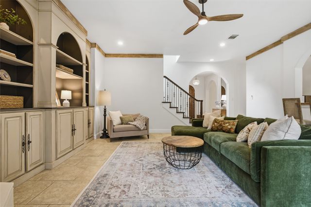 1833 Southpark Drive, Arlington, TX 76013