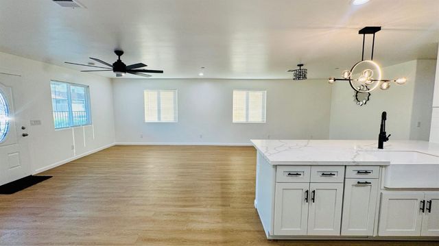 801 S Oleander Avenue, Bakersfield, CA 93304