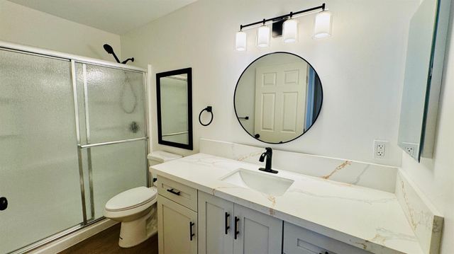 801 S Oleander Avenue, Bakersfield, CA 93304