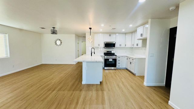 801 S Oleander Avenue, Bakersfield, CA 93304