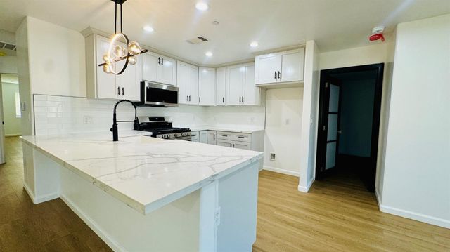 801 S Oleander Avenue, Bakersfield, CA 93304