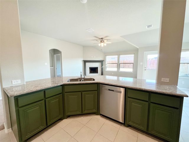 928 Madeline Lane, Cleburne, TX 76033