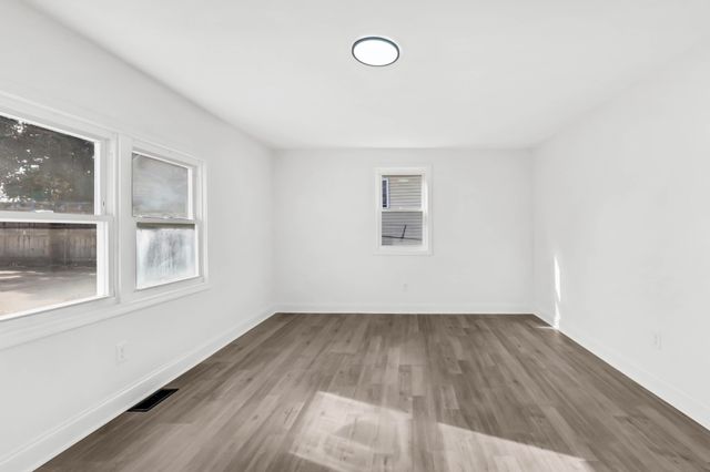 803 Old Woodmont Blvd, Clarksville, TN 37040