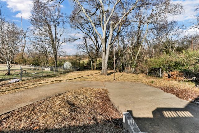 803 Old Woodmont Blvd, Clarksville, TN 37040