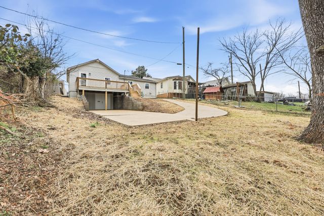 803 Old Woodmont Blvd, Clarksville, TN 37040