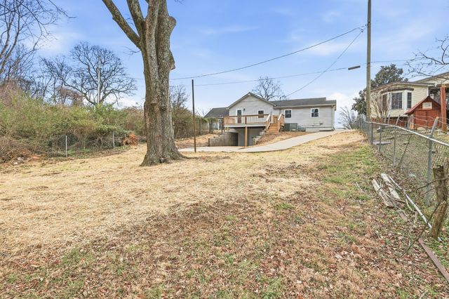 803 Old Woodmont Blvd, Clarksville, TN 37040