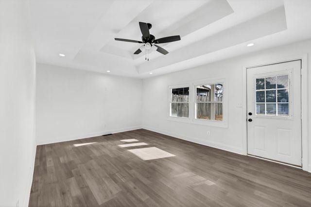 803 Old Woodmont Blvd, Clarksville, TN 37040