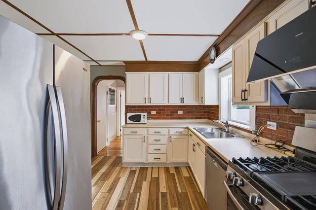 22 Ruggles St, Quincy, MA 02169