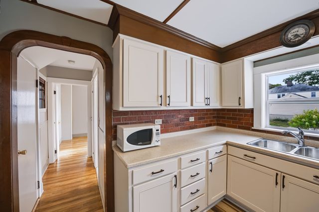 22 Ruggles St, Quincy, MA 02169