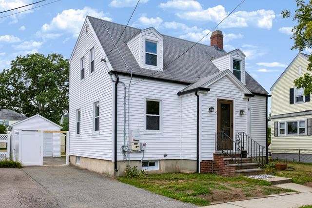 22 Ruggles St, Quincy, MA 02169