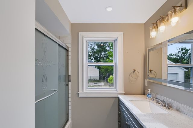 22 Ruggles St, Quincy, MA 02169