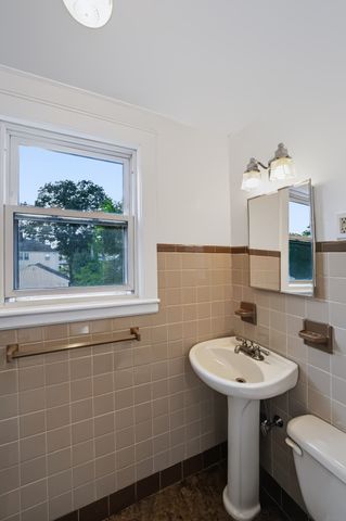 22 Ruggles St, Quincy, MA 02169