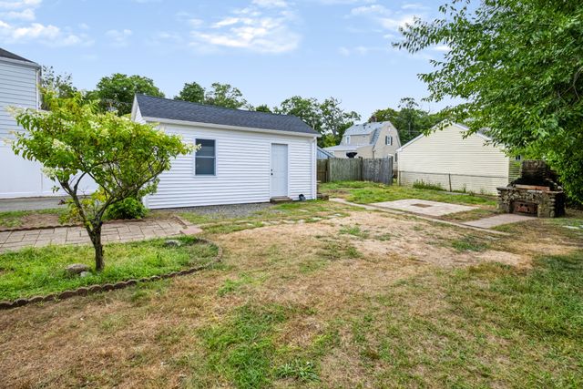 22 Ruggles St, Quincy, MA 02169