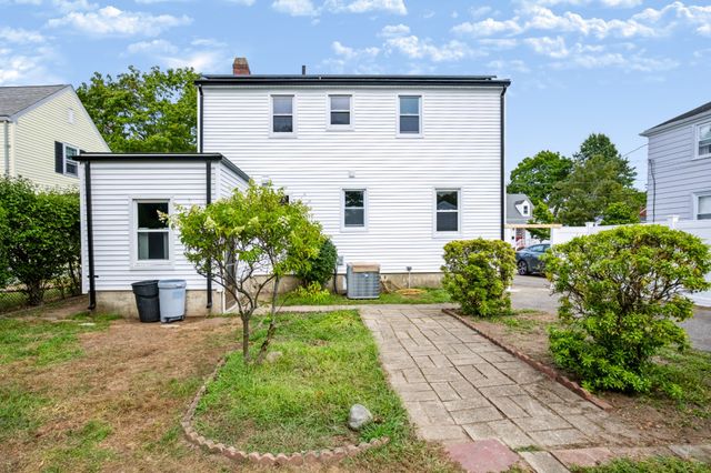 22 Ruggles St, Quincy, MA 02169