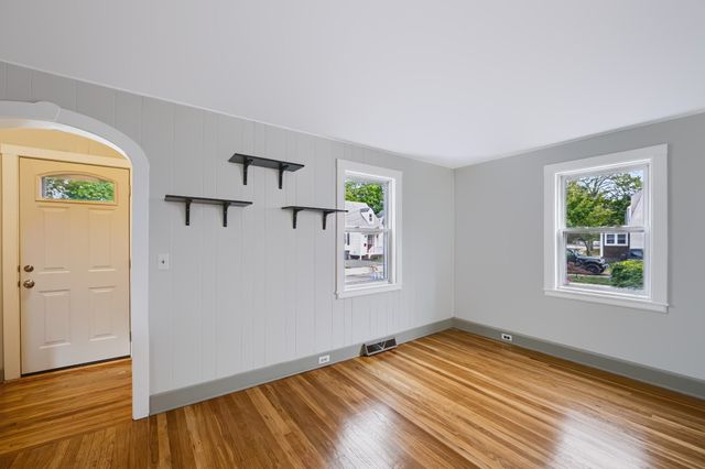 22 Ruggles St, Quincy, MA 02169
