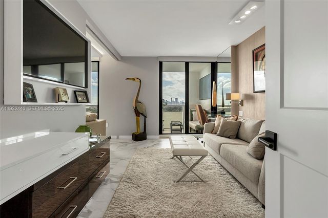 9 Island Ave 2104, Miami Beach, FL 33139