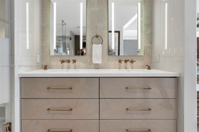 9 Island Ave 2104, Miami Beach, FL 33139