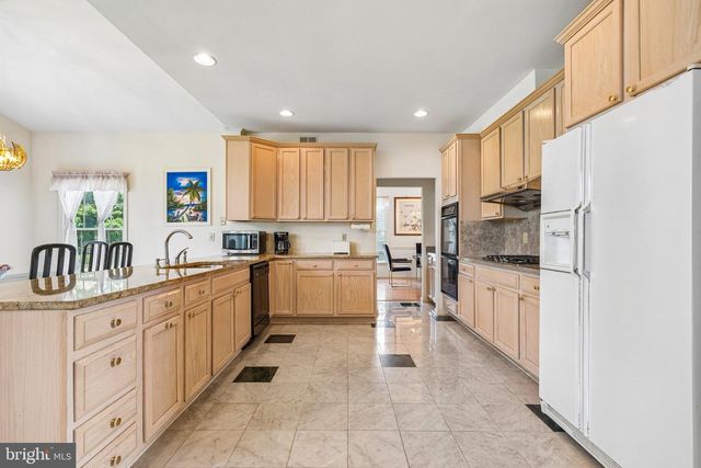 2 CHAMBERLIN CT, Cranbury, NJ 08512