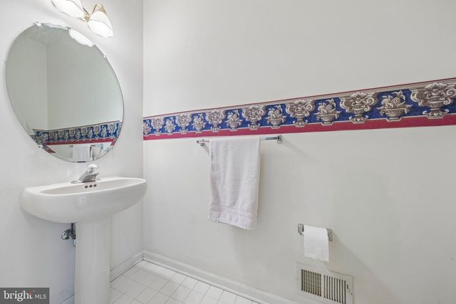 2 CHAMBERLIN CT, Cranbury, NJ 08512