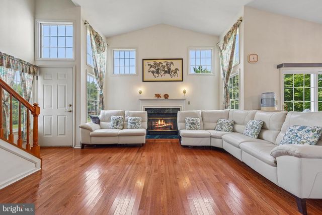2 CHAMBERLIN CT, Cranbury, NJ 08512