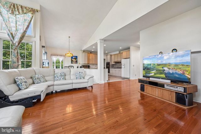 2 CHAMBERLIN CT, Cranbury, NJ 08512