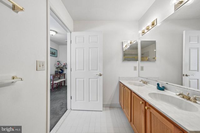 2 CHAMBERLIN CT, Cranbury, NJ 08512