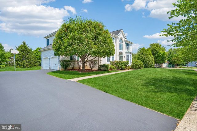 2 CHAMBERLIN CT, Cranbury, NJ 08512