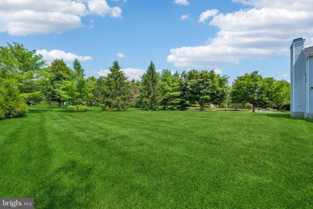 2 CHAMBERLIN CT, Cranbury, NJ 08512